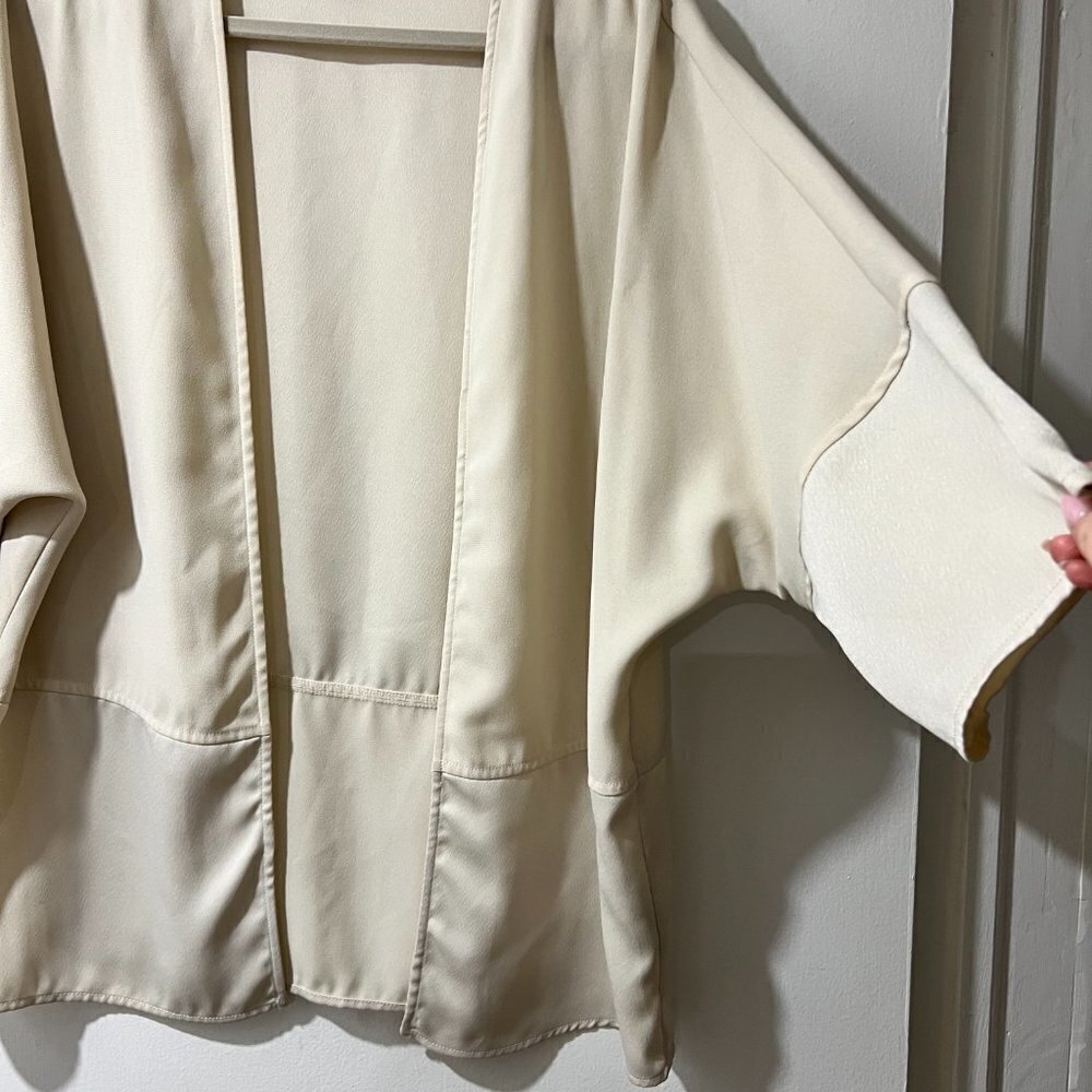 Forever 21 Beige Kimono Blazer - Effortless Chic for Casual and Work Wear 🌟✨ - Picture 8 of 9